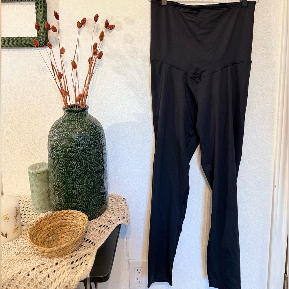 Sleek Black Women's Leggings